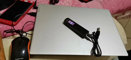 买给媳妇外出学习的礼物，特别喜欢。
运行速度：运行速度特别快，主要是固态硬盘作用
屏幕效果：屏幕挺清楚
散热性能：散热也是可以的
外形外观：外形是媳妇最喜欢的（她是个电脑盲，只会看外观）
轻薄程度：同级别里全是可以的了
其他特色：有待开发，用一段时间再看看