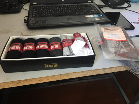 工作时间穿的，质量差不多就好