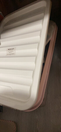 容量大小：这个是小容量的   我用来摆杂物的
厚薄程度：质量还可以 如果装很重的东西肯定不行咯
实用性能：非常实用 有盖子 有轮子 设计美观
商品材质：不是很懂 不过材质确实不错 
整体性价比很高 很实用 有轮子 使用轻松不费力 我觉得真的值的推荐了