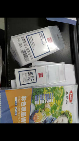 做工质感：非常好
尺寸大小：有点小
耐用度：未知
产品设计：可以
其他特色：看起来不像便宜货，质量挺好