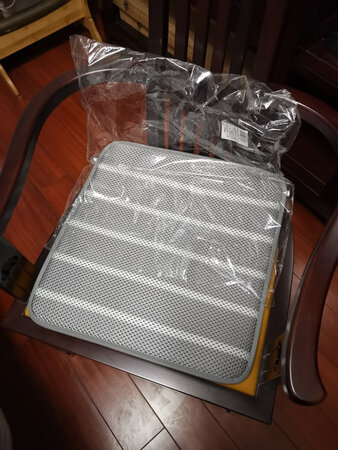 做工不错，坐着舒服又透气。