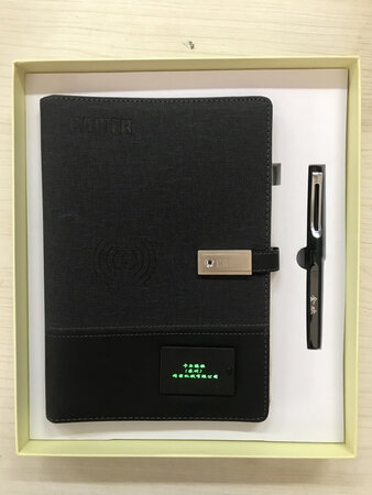 公司活动定制的一批礼品，定制时间很快，本子很精美，这批货领导们都很满意！ 感谢小马店长的大力支持。