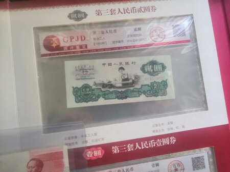 咋说呢，效果其实和不评级的差不多，所以买的话，全新也差不多，要是自己玩的话，投资就选好的