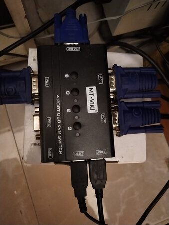 产品设计理念好！新老电脑主机在一套显示器鼠标健盘都可以使用了，不占空间，性能不错!