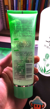 正好有活动，买来试试，国产品牌据说还不错，大家一起来支持一下国货！话说这个基础型与大瓶的有啥区别，看配方有区别的哦