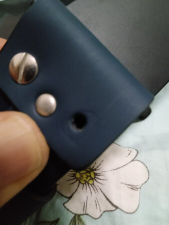 腰带质量不错，可惜的是赠品少个螺丝，客服说赠品没有质保。