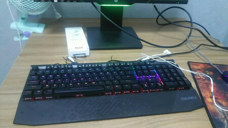 键盘很炫酷，还带调音量功能很赞