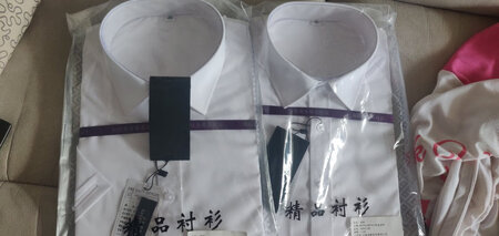 什么是好的衬衣，我觉得第一个是白，第二个是直，第三个是合身，这就是一件好的衬衣，穿起来特别舒服，短袖现在穿刚刚好，连领带都不用搭配，好的衬衣设计不容易，赞一个，感谢京东给我们这么好的机会买到这么好的衬衣