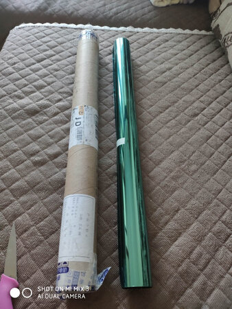 其他特色：单向隔热膜，商家包装严实，发货迅速，物流给力。快递公司送货****态度很好，很满意。贴上以后感觉效果很好，颜色很正，很漂亮。隔热效果不错，保障隐私。居家过日子的必备佳品啊。值得拥有的。。。。。。。。。