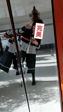 衣服收到了，穿上很好看，简约时尚大方，我很喜欢。而且发货快，物流也给力
