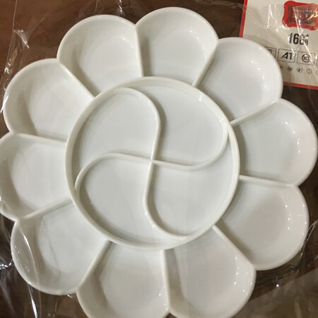物流还是很快，在其他平台的物流慢的一筹莫展一塌糊涂的时候，起码东东的物流还是一如既往地给力，第二天就到了，凑活买的，家里画画的这个盘子太小了，换个大的也好蘸了画画，棒棒哒！培养孩子的兴趣爱好还是不错的，有利于将来全方位发展。乌啦啦啦啦～