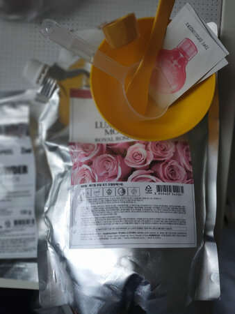 第二次购买了现在脸比之前好了很多补水效果特别好小伙伴们可以放心买了卖家人很好