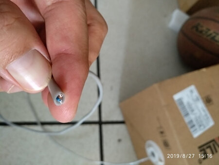 搞活动买的，性价比非常高!
线质量不错，内芯虽然比不上网线粗，但是做电话线足以。
单位跑电话线用的，需要的话继续采购此款