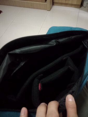 物流速度很快，早上下的单，晚上就到货了。包包的质量也不错，值得购买????????