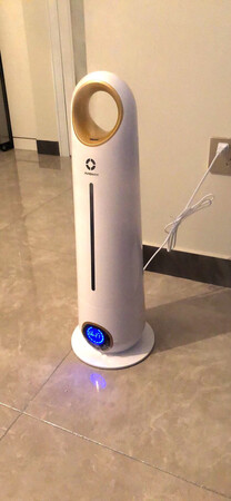 外形像个蛋挺特别的……哈哈哈哈哈运行声音有点点大，不放在卧室可以接受！