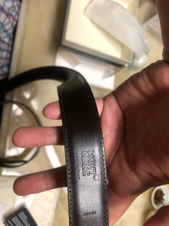 是否正品：应该是是正品，但感觉皮带扣金属件上还是有些划痕和瑕疵！腰围这段时间瘦了不少，皮带还要在加孔，准备去专柜验验货！