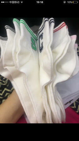 袜子是棉的，就是白色不好洗