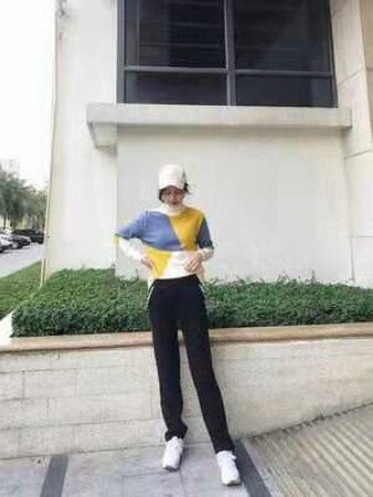 衣服昨天收到了，物流很快，今天迫不及待的穿上了，尺码刚刚好，质量也非常好，穿着舒适，下次买裤子还来你家，谢谢老板。