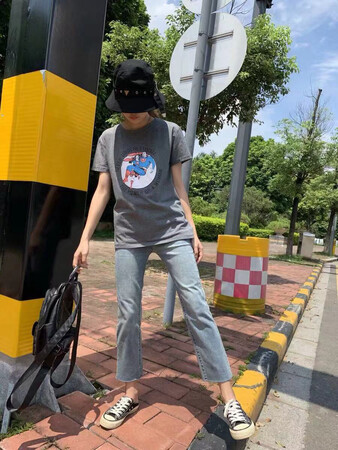 真的特别好看。，穿着超级舒服，很遮宽胯的。上身完美。腿粗的小仙女们，可以考虑一下。值得入手