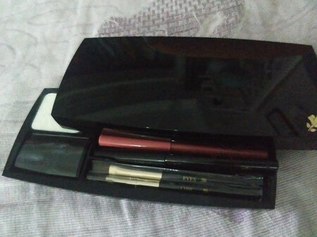 感觉是正品，味道很好闻，我老婆非常的喜欢，看到她喜欢，我就满足了。