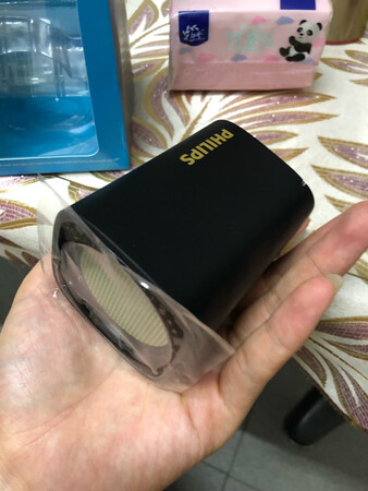 小巧精致 携带方便  操作很简单 没那么复杂  音质也差不多吧 说不上不好 这个价格还是配得上的