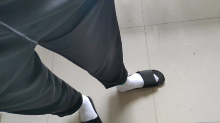 裤子到了，非常丑，而且m号如同xl号，裤子材料也不好，不值这个价格。望各位同学注意