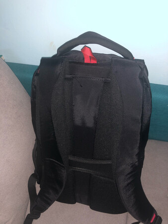 还不错，就是面料易粘灰，不耐脏，帆布，不防水吧