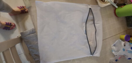 质量不错 拉链很结实 洗衣服再也不怕缠绕和损伤了 信赖京东 每天都要收到京东的快递 快递员已经认识我们家 哈哈哈