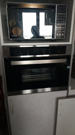 性能强，价格很实惠，送货速度超快，安装省心，客服服务态度好，有问必答，孩子喜欢吃烤鱼，特意为孩子准备的，蒸鱼别拒一番风味，可以做蒸饺蒸馒头，省电，外形美观新颖，表扬一下快递小哥，每次都是这样准时，辛苦了！
