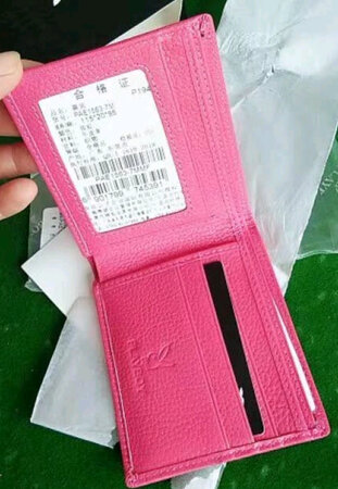 外观颜值：非常fashion非常beautiful，非常棒！！！
材质手感：手感很好，真皮材质！！！
做工细节：走线好看整齐
包装设计：包装大方美观，送人很适合，特别女的，哈哈