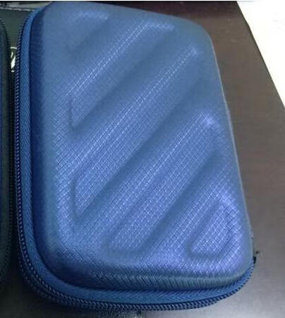 整体来说质量还是挺满意的，因为之前买过一样品牌不同颜色的硬盘包，这次双十一买了硬盘，顺便就先买了这个硬盘包包。主要是为了防止硬盘在包里面掉过来掉过去的，损伤硬盘，之前有过硬盘损毁的惨痛教训，导致硬盘里面的文件没了，损失惨重啊，这个东西买来还是很有必要的，大幅度增加了硬盘的寿命，特别是有重要文件的东西