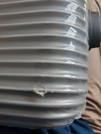发货速度太慢，快递包装太简陋。用一个纸箱直接包的，里面没有任何的减震泡沫，宝贝严重磨损。比较失败的一次购物