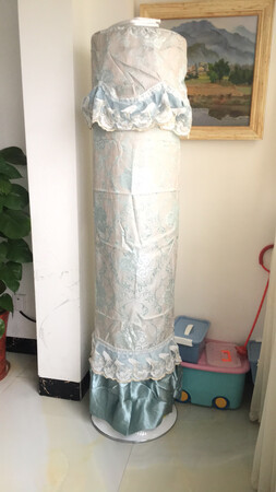 空调罩很合适，之前买的带纱的太长了，又换了这个不带纱的，空调放在客厅窗户边，这个刚好可以防晒防尘。买的170的，不会碰到地板，比较干净。