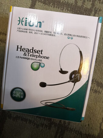 耳机连接方便，USB接口即插即用。