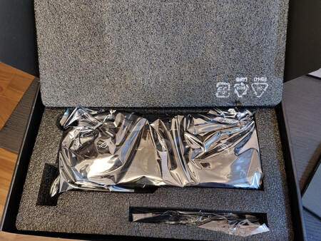 做工确实棒，比我旧的1080厚多了，为了那显示器更新的，忍痛下手，期望给我值得的感觉！