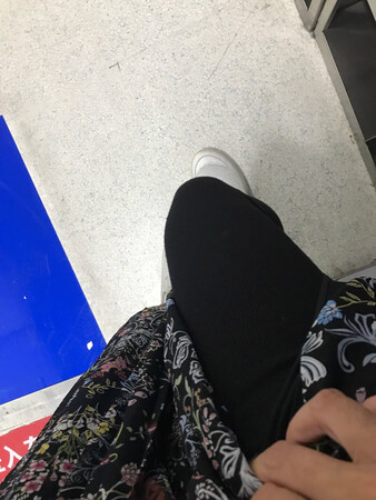 不是羊毛，太厚了，还扎腿，像针刺一样，绝对的上当受骗了