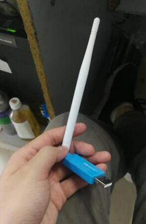 这个速度很快。头一天下午要用下单，第二天早晨就到了。一点事都没耽误！父亲的电脑线老是松，干脆就买个无线接收器，用无线得了！全自动安装模式，自带驱动，也很方便省事。教了教老爷子使用方法，一教就会，其实也没什么好主意的，已经安装好，不改设置就一直接收器模式很好用！无线连接速度也快。东西很好，插上电脑自带驱动，装完就能用，很方便！而且网速还很快，能达到我宽度的最大值！赞一个！