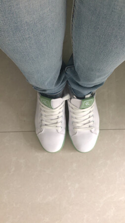 一百左右能买到这么舒服的鞋真是值了鞋底特别的软以后就在这里买鞋了既经济又实惠