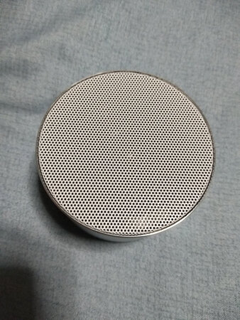 蛮好的，不错，但机身的最高音量有点小，链接后要用手机音量调节才好！听着歌时可以直接接电话！不错，满意！