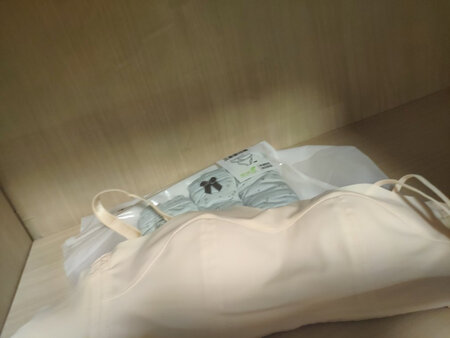 裤子质量很好 摸上去很柔软。