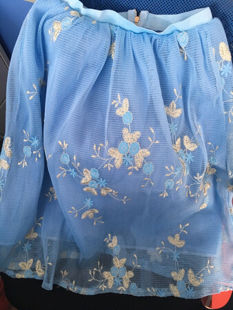 上衣摸着很舒服 款式也不错 半裙就稍微逊色了点 如下图
