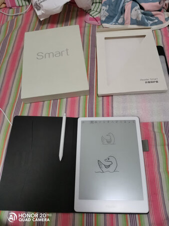 开机试用了一下，还是熟悉的掌阅电纸书的感觉，不过画面，字体更加清晰了，手写顺畅，摩擦感好评，很有纸笔的触感，更多评价留待深度使用后吧