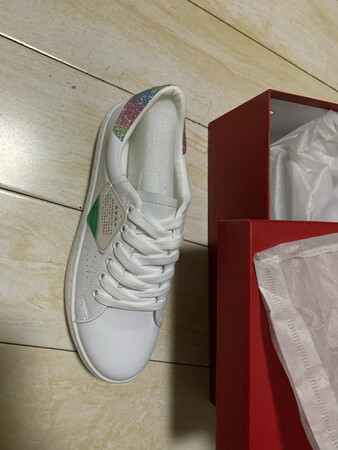 批评物流公司，不给送货上门。