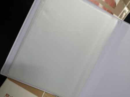 这个户口簿很漂亮，产品质量很好，京东发货速度快，产品质量有保障，价格实惠，性价比高。