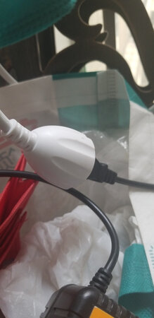 外形外观：外观比较白色，不错
产品质感：感觉质量很好，很高，不错
其他特色：电线很厚，就是感觉重了点