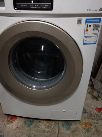 到货后很惊喜，白色干净漂亮，8公斤一家三口用正好，还可以95°桶自洁。送货也狠及时，安装师傅很专业。小天鹅值得拥有。