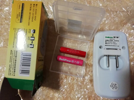 物流时效：发货很快，物流也很快，下单后第二天就到了。
包装外观：包装完好，电池还有专用的盒子装，就是防撞的泡泡纸再放多些，把物流纸盒塞满不让物品晃动应该会更好。
电池电量：留言要AAA的电池，拿到的的确是我要的型号，电量300毫安的。
充电时长：拿到时试用还有电，准备用完再充，暂时还不知道要多久充满，包装盒上有计算充电时间的公式，但不是看得太懂。