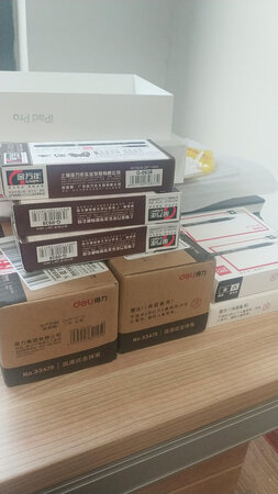 字迹粗细：得力的东西质量还是有保证。好评。