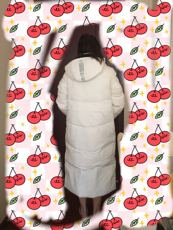 衣服做工好，面料舒适，保暖性这个冬天有这件羽绒服就可以了，从头到脚都能包裹住。白色穿着可显白净了，喜欢