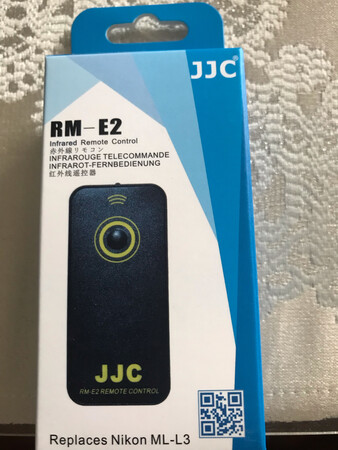 试用了一下，几部相机都能用。距离五六米是没有问题的，再远就没试了。除非角度太大，一直很灵敏，没有出现失效的现象，非常不错。